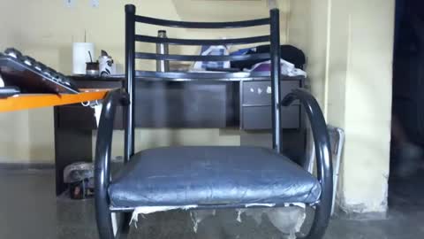 Snapshot of checho29081 chatting on February 7, 9:57 am checho29081 online show from February 7, 9:57 am