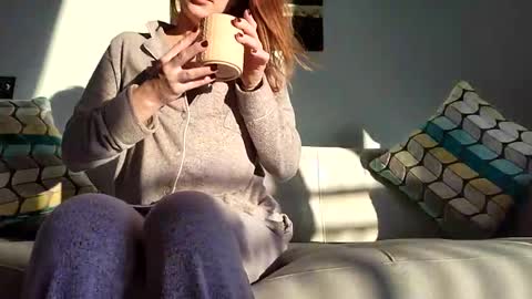 Snapshot of cheeekycouple02 chatting on January 7, 12:52 pm Cheeeky couple online show from January 7, 12:52 pm