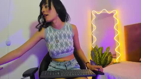 Snapshot of cheerry_tay1 chatting on December 2, 7:09 pm CHERRY online show from December 2, 7:09 pm