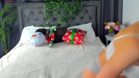 cheezy_cream online show from December 15, 6:45 pm