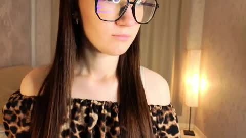 Snapshot of chelseafarro chatting on May 28, 6:16 pm Alice online show from May 28, 6:16 pm