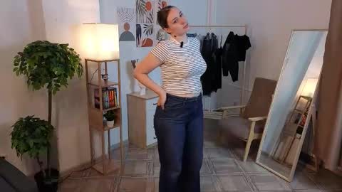 Snapshot of cherellehowieson chatting on October 21, 11:22 am Pauline its my first day online show from October 21, 11:22 am