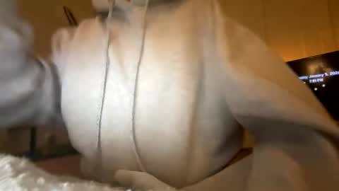 Snapshot of cherrieamaretto chatting on January 6, 3:21 am cherrieamaretto online show from January 6, 3:21 am