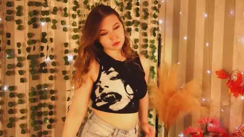 Snapshot of cherry_cheeky_juice chatting on November 12, 6:30 pm Di online show from November 12, 6:30 pm