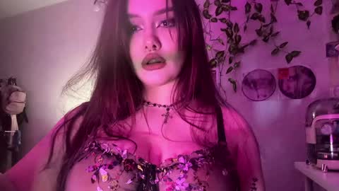 Snapshot of cherry_elfcat chatting on June 5, 6:52 am cherry_elfcat online show from June 5, 6:52 am