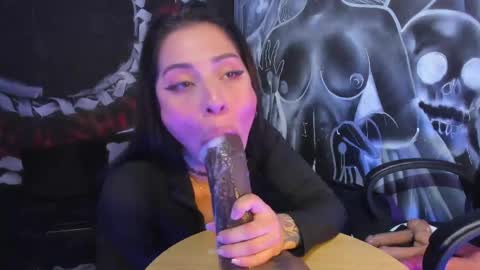 Snapshot of cherry_jenklins87 chatting on May 25, 2:23 pm cherry jenklins87 online show from May 25, 2:23 pm