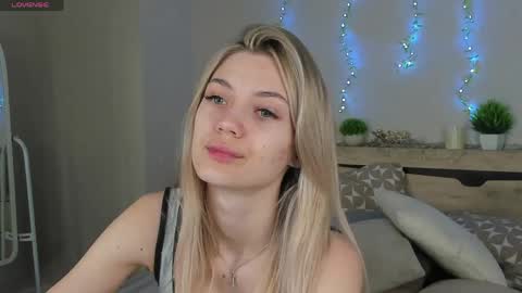 Snapshot of cherry_pr1ce chatting on May 10, 11:10 pm cherry_pr1ce online show from May 10, 11:10 pm