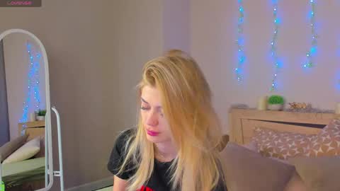 Snapshot of cherry_pr1ce chatting on May 17, 11:12 pm cherry_pr1ce online show from May 17, 11:12 pm