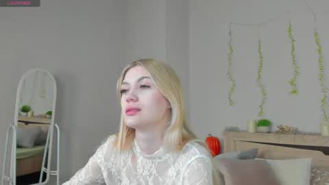 Snapshot of cherry_pr1ce chatting on May 20, 10:49 pm cherry_pr1ce online show from May 20, 10:49 pm