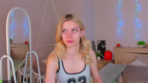 Snapshot of cherry_pr1ce chatting on June 7, 10:46 pm cherry_pr1ce online show from June 7, 10:46 pm