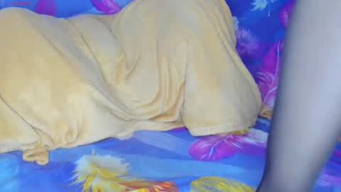 Mia online show from December 16, 7:46 am