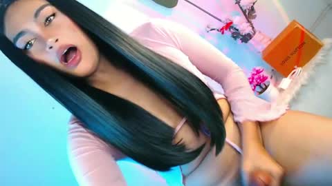 Snapshot of cherry_temptation28 chatting on June 12, 11:35 pm marshmallow online show from June 12, 11:35 pm
