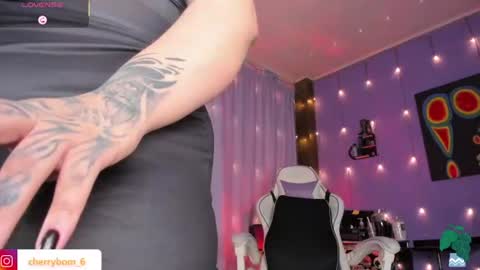  dayis independent model  online show from July 30, 1:15 am