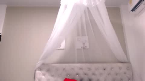 Snapshot of cherrycoloured chatting on January 25, 10:18 pm Anna online show from January 25, 10:18 pm