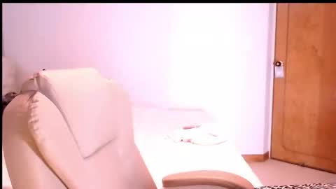 Snapshot of cherrycoloured chatting on November 17, 12:33 pm Anna online show from November 17, 12:33 pm