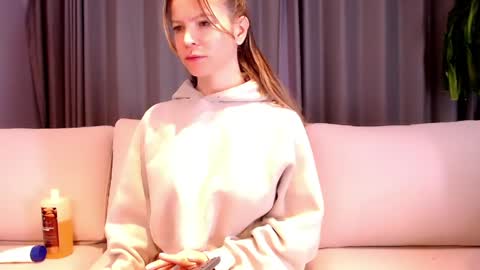 Anna online show from April 28, 1:27 pm