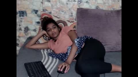 Snapshot of cherryindian694u chatting on May 22, 5:03 am leah is the name online show from May 22, 5:03 am