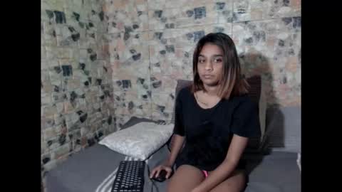 Snapshot of cherryindian694u chatting on May 28, 7:05 am leah is the name online show from May 28, 7:05 am