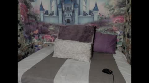 Snapshot of cherryindian694u chatting on June 16, 5:43 am leah is the name online show from June 16, 5:43 am