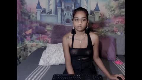 Snapshot of cherryindian694u chatting on June 24, 4:44 am leah is the name online show from June 24, 4:44 am