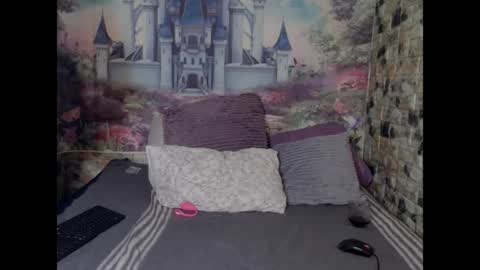 Snapshot of cherryindian694u chatting on June 25, 6:01 pm leah is the name online show from June 25, 6:01 pm