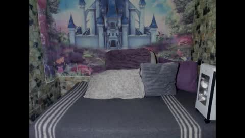 Snapshot of cherryindian694u chatting on July 2, 6:08 am leah is the name online show from July 2, 6:08 am