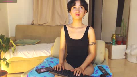 Snapshot of cherryl_b chatting on December 15, 4:40 am Cereza online show from December 15, 4:40 am