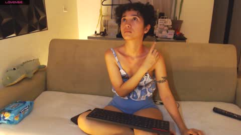 Snapshot of cherryl_b chatting on January 28, 9:51 am Cereza online show from January 28, 9:51 am