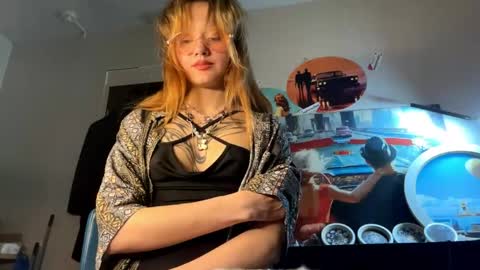 Snapshot of cherrylcornes chatting on May 11, 4:48 pm Nika online show from May 11, 4:48 pm