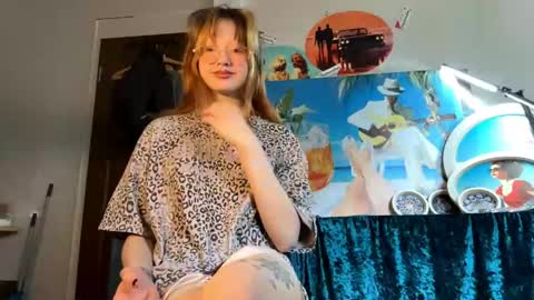 Snapshot of cherrylcornes chatting on May 13, 10:23 am Nika online show from May 13, 10:23 am