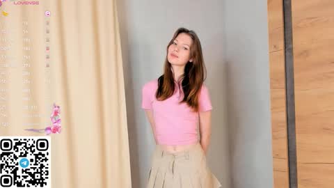 Snapshot of cherrymira chatting on December 4, 5:21 pm Loise online show from December 4, 5:21 pm