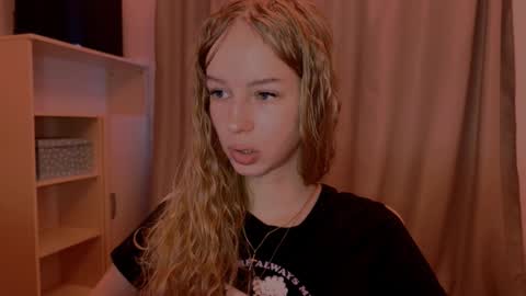 Evie online show from November 24, 9:20 am