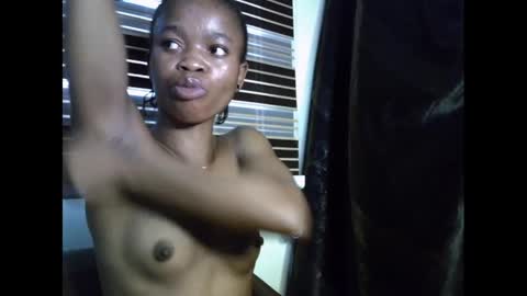 Snapshot of cherryxpussy chatting on March 5, 10:11 am cherryxpussy online show from March 5, 10:11 am