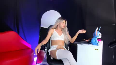 Snapshot of cherryyblossm chatting on December 13, 7:53 pm CHERRY online show from December 13, 7:53 pm