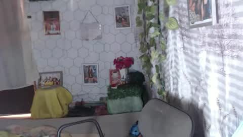 Snapshot of chescahotxxxl chatting on November 10, 11:15 pm chescahotxxxl online show from November 10, 11:15 pm