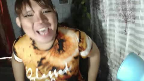 Snapshot of chescahotxxxl chatting on May 8, 11:32 pm chescahotxxxl online show from May 8, 11:32 pm
