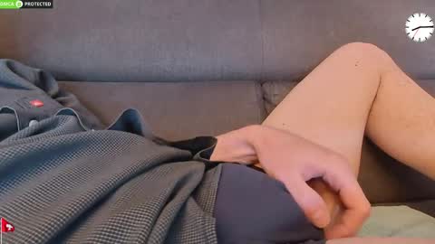 Snapshot of chezmonsieur_g chatting on May 18, 6:14 pm Grey online show from May 18, 6:14 pm
