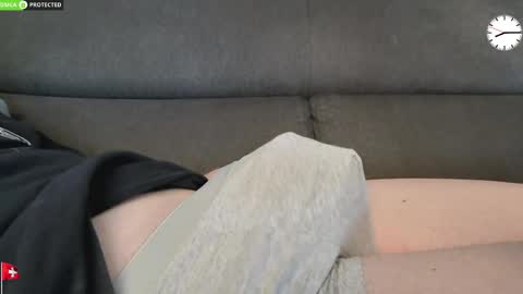 Snapshot of chezmonsieur_g chatting on May 20, 6:14 pm Grey online show from May 20, 6:14 pm