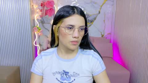 Snapshot of chiara_tay chatting on May 27, 1:57 am Chiara online show from May 27, 1:57 am