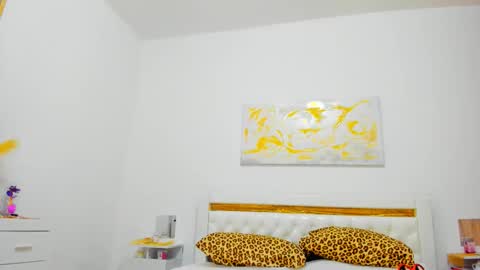 Snapshot of chiaraferraro chatting on June 8, 7:53 am Chiara online show from June 8, 7:53 am