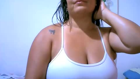 Snapshot of chiarafioree chatting on June 10, 9:03 pm ChiaraFioree online show from June 10, 9:03 pm