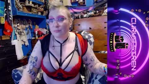CurvySiren online show from December 17, 3:45 am