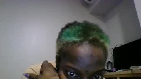 Snapshot of chibadadon chatting on December 17, 5:02 am chibadadon online show from December 17, 5:02 am