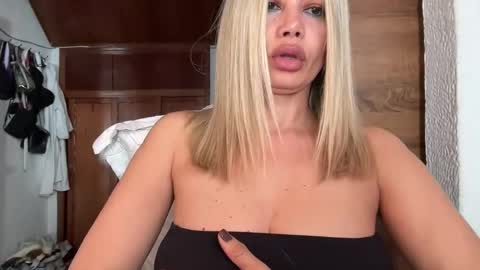 sexypau online show from November 1, 8:22 pm