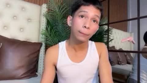 Snapshot of chick_renz chatting on June 1, 2:19 pm chick_renz online show from June 1, 2:19 pm