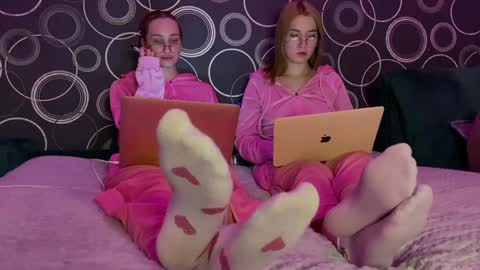 Snapshot of chillgoddess chatting on December 6, 3:55 pm Goddess Vika - owner of all ur money online show from December 6, 3:55 pm