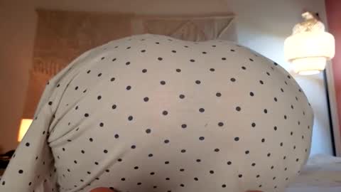 yoursensualparadise online show from April 29, 9:43 pm