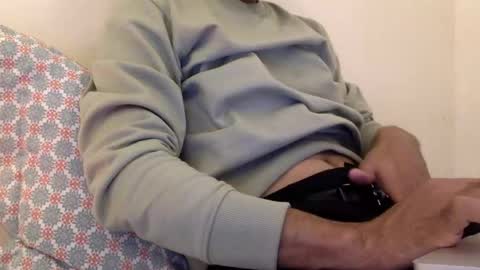 Snapshot of chirumiru123 chatting on February 1, 11:03 pm chirumiru123 online show from February 1, 11:03 pm