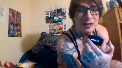 chl0efromthestars online show from March 1, 6:48 am