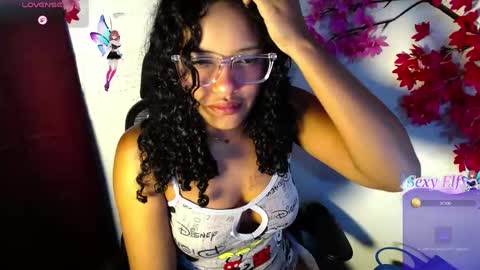 Snapshot of chleo_rosse chatting on May 14, 12:45 pm chleo_rosse online show from May 14, 12:45 pm